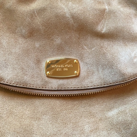 Michael Kors
TRADE Convertible BEDFORD SUEDE CROSS BODY - Picture 9 of 14